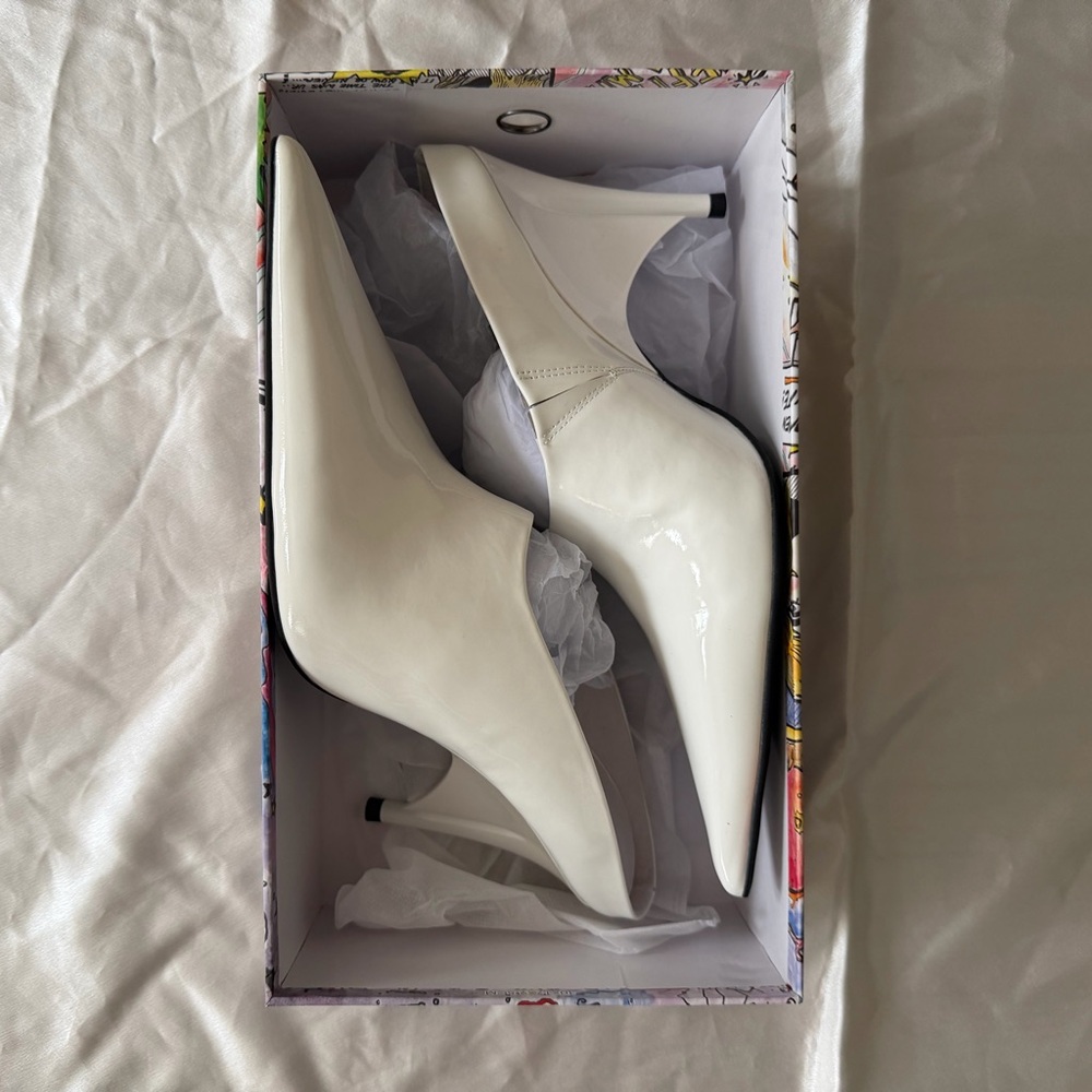 Jeffrey Campbell White Pointed-Toe Patent Leather Mule Heels - Picture 4 of 5